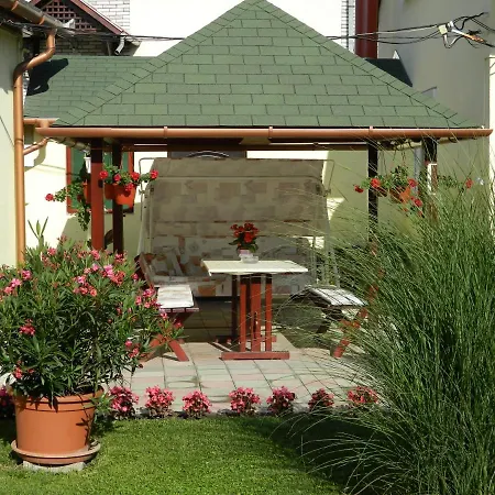 Tar Lak Vendeghaz Apartamento *